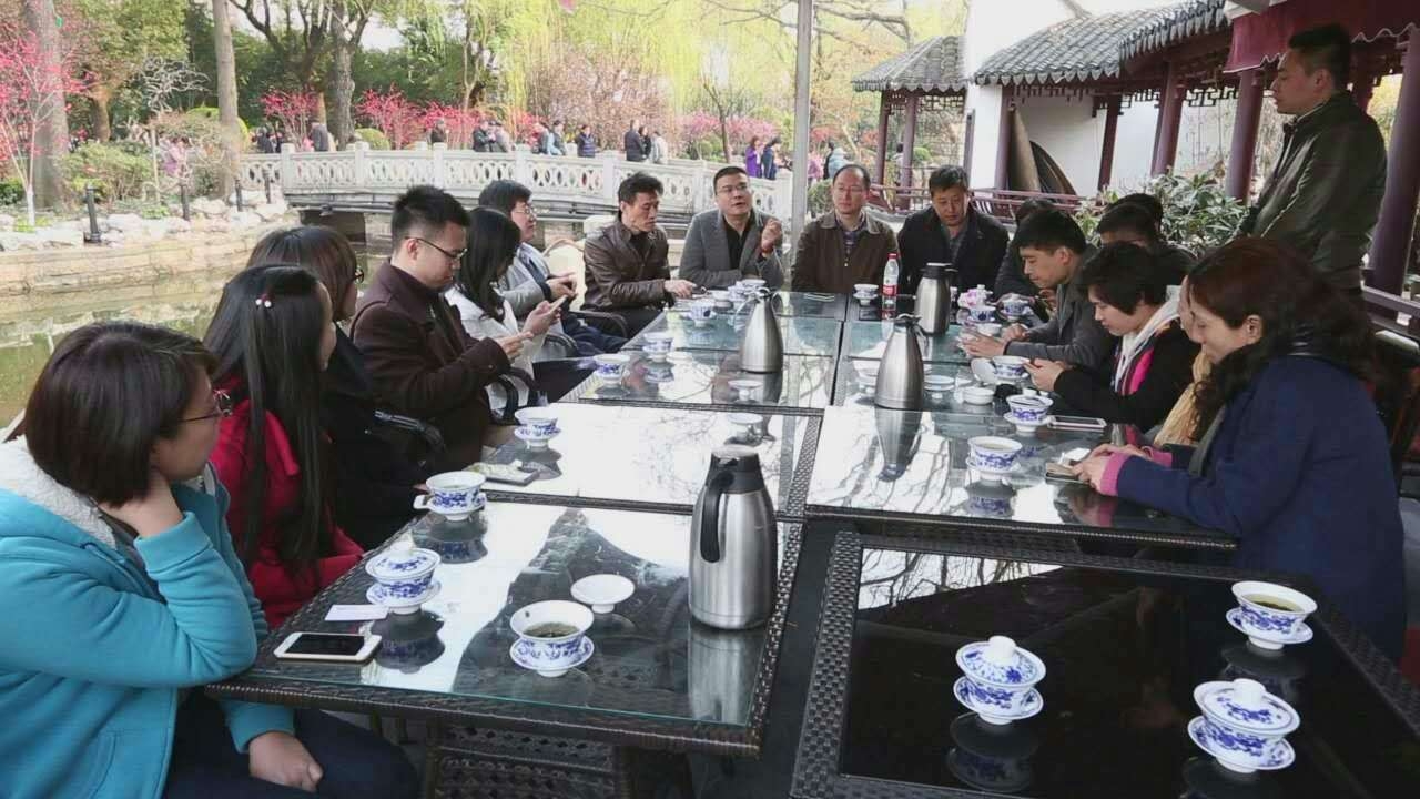 上海滩头群英会，黄浦江畔校友情